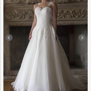 Augusta Jones Wedding Dress
